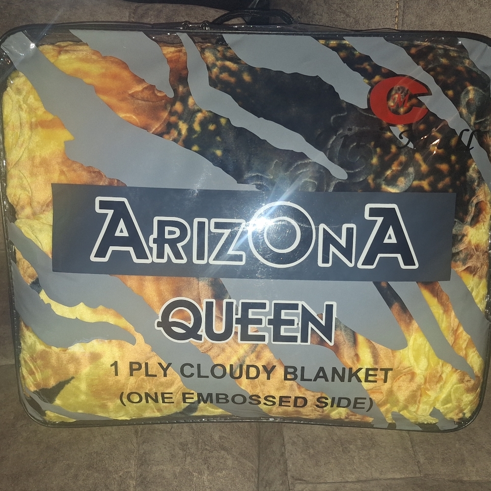 Arizona Queen PLY Cloudy Blanket - Black and Yellow Sunflower Design